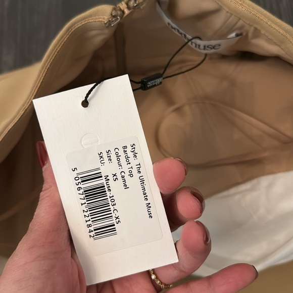 A brand new odd muse top - Picture 2 of 2